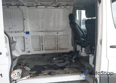 2016 Mercedes-Benz Sprinter 2500 Normal Roof z USA, uszkodzony, nr VIN WD3PE7DD3GP320558